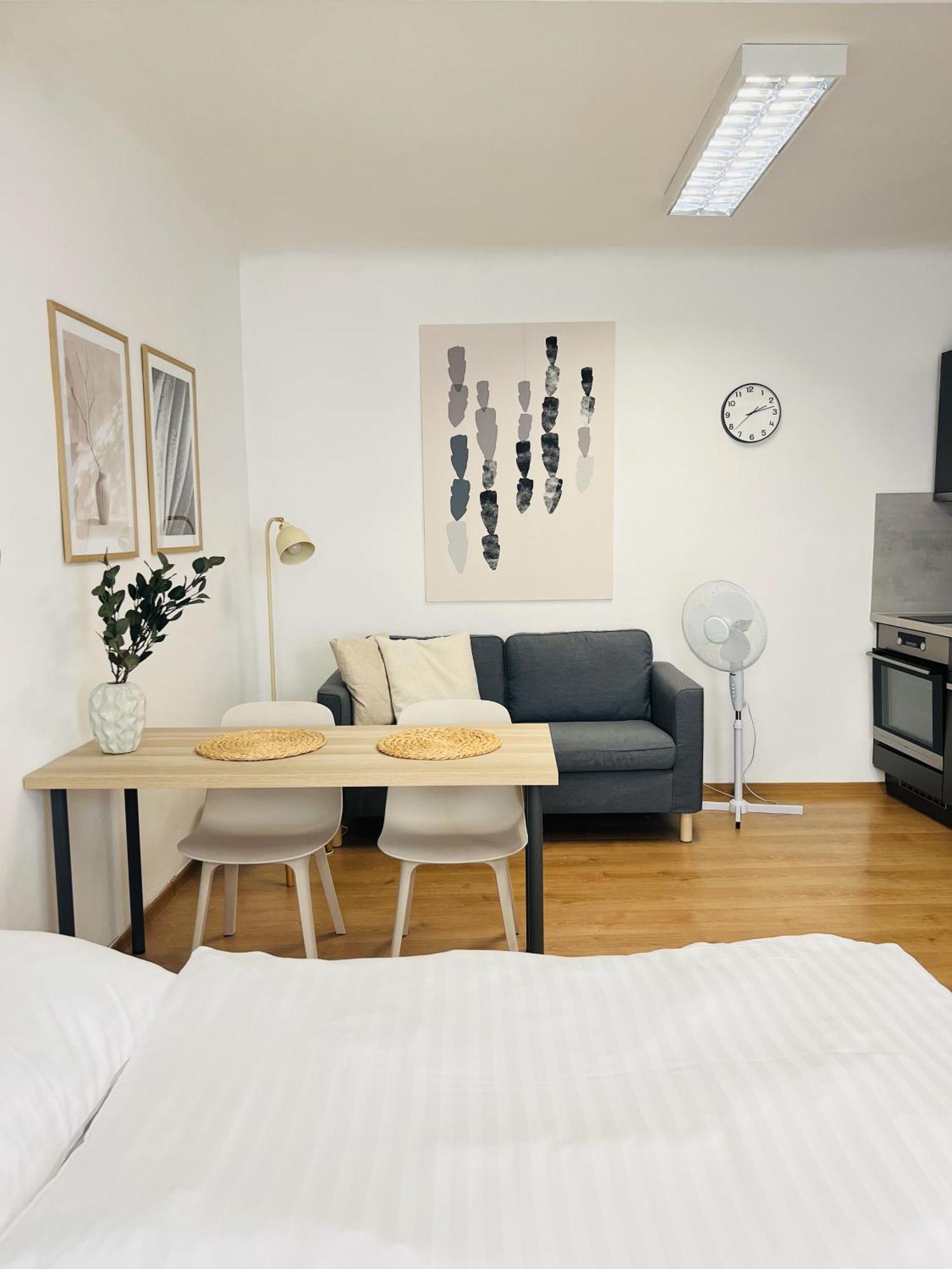 7 Nights Apartments Dominikanske N. Brno Exterior photo